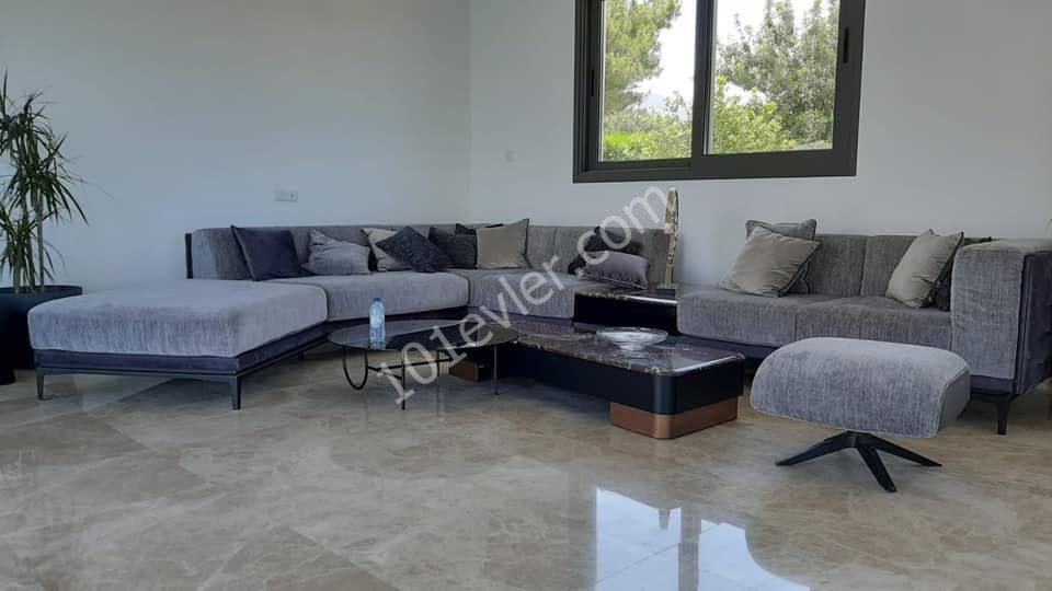 Alsancak da 4+1 Ultra Luxury Villa 