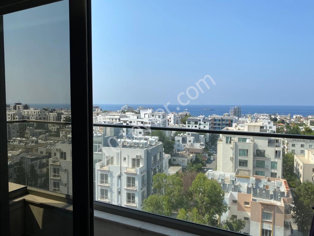 Zu verkaufen 3+1 Penthouse im Zentrum von Kyrenia ** 