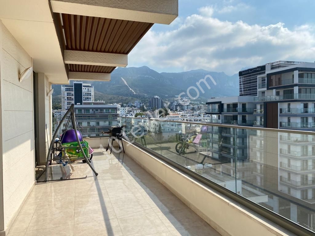 Zu verkaufen 3+1 Penthouse im Zentrum von Kyrenia ** 