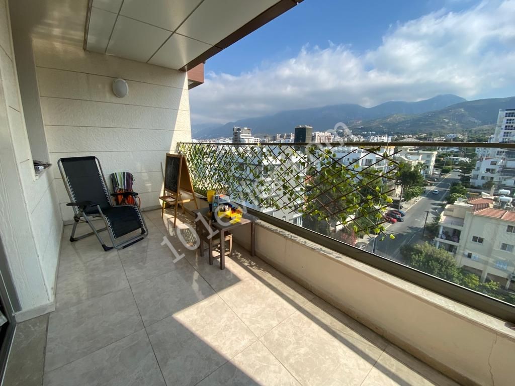 Zu verkaufen 3+1 Penthouse im Zentrum von Kyrenia ** 