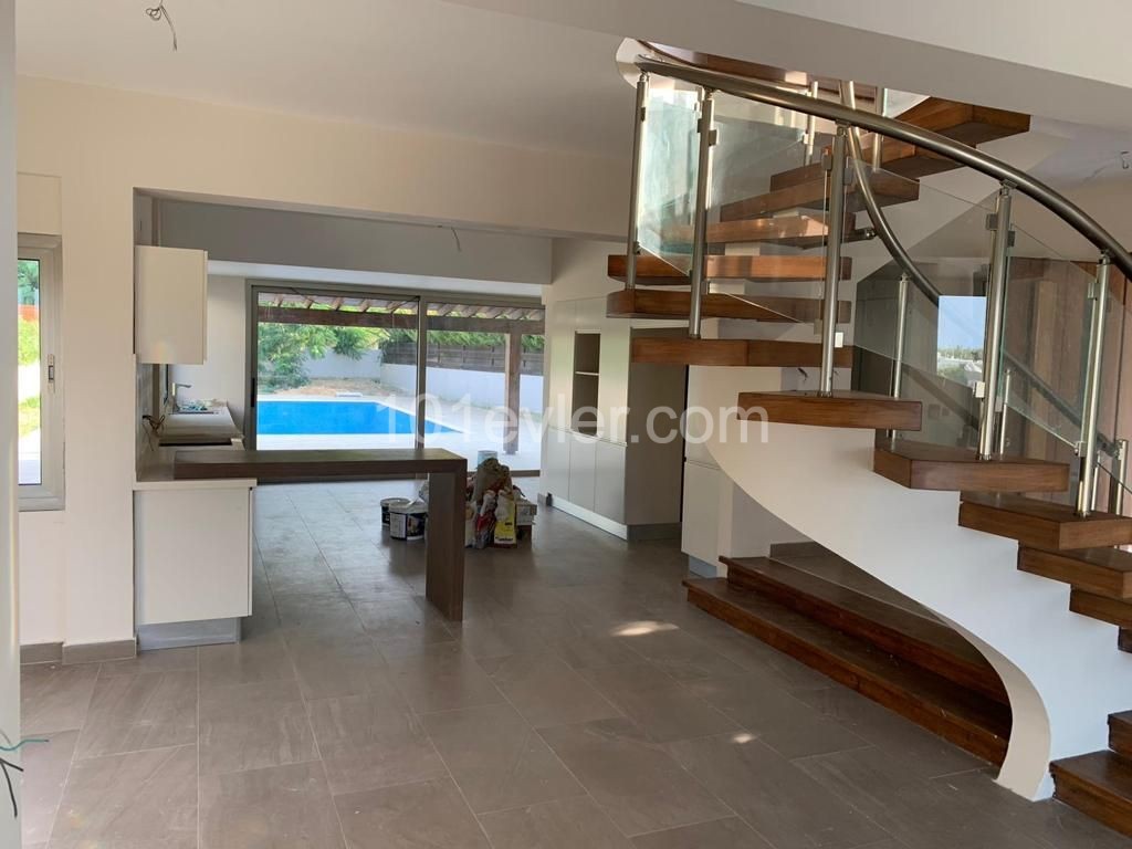 3+1 villa mit privatem Pool in Alsancak ** 