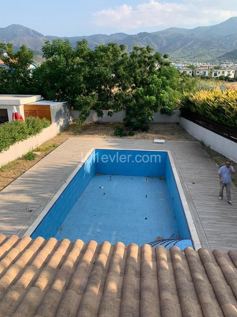 3+1 villa mit privatem Pool in Alsancak ** 