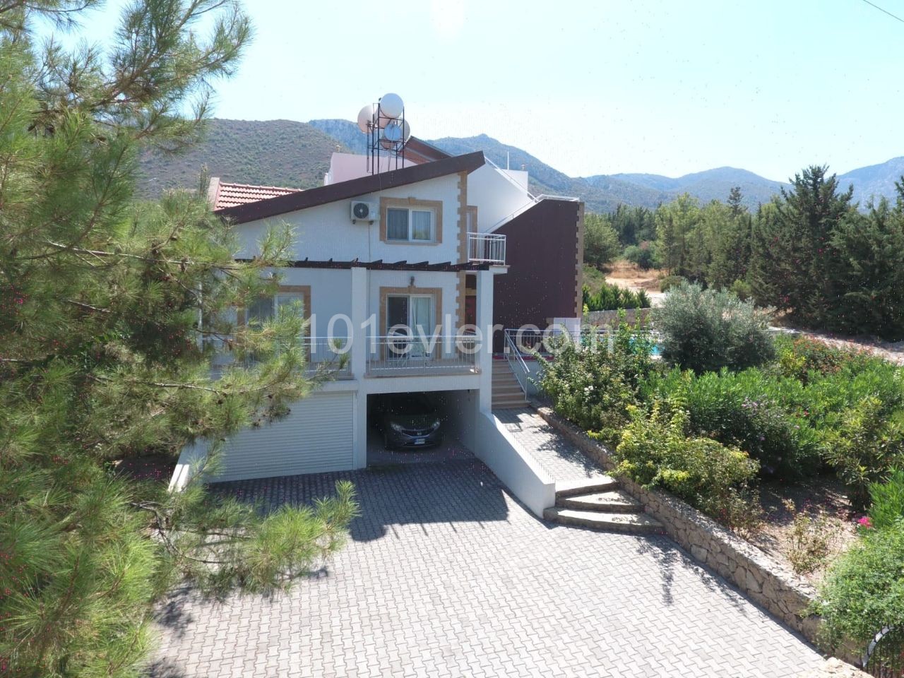 LUXURIOUS VILLA IN ÇATALKOY ** 