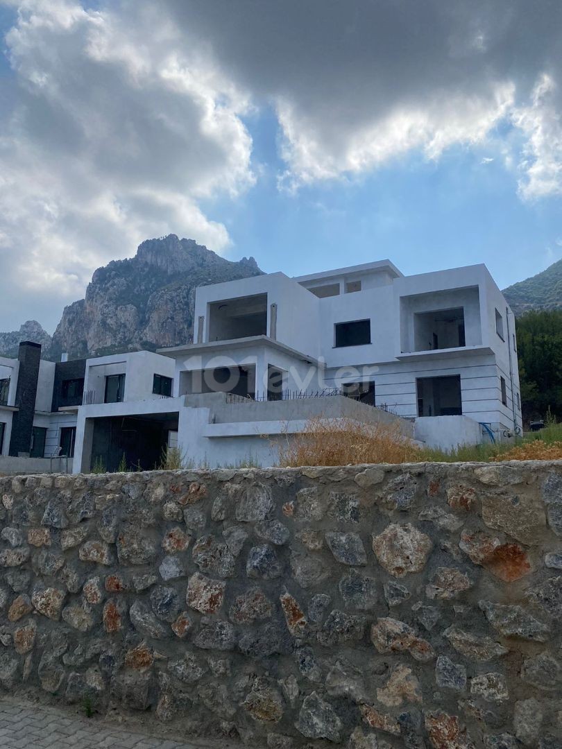 Karmi / Kyrenia PROJEKT Triplex 4+1 Villa