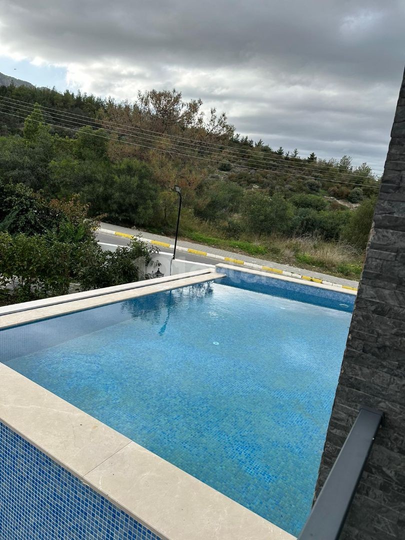 4+1 private Luxusresidenz zur Miete mit Pool in Bellapais
