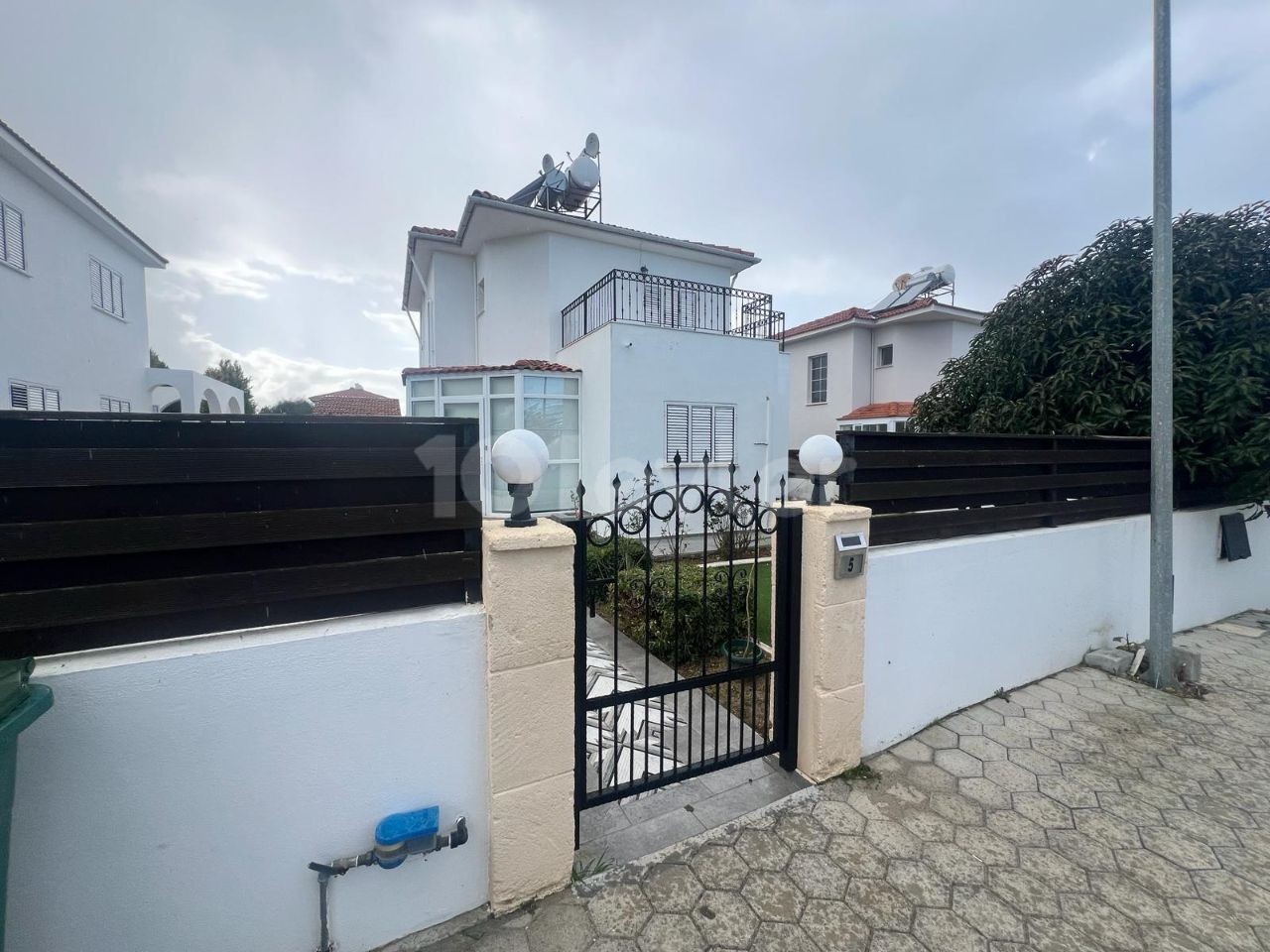 3+1 Pool Villa Close to Alsancak Merit Royal - Ready for Transfer!