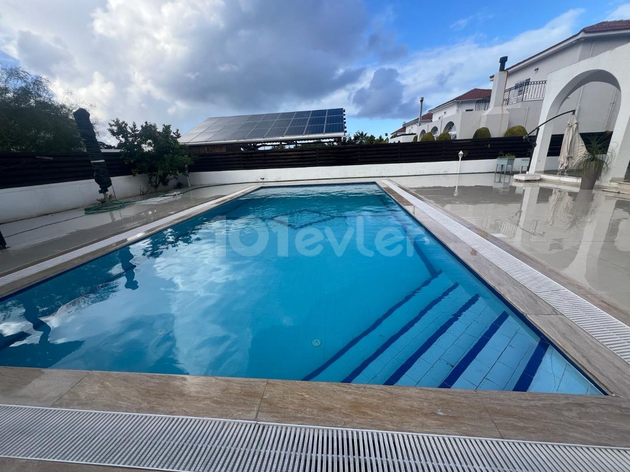 3+1 Pool Villa Close to Alsancak Merit Royal - Ready for Transfer!