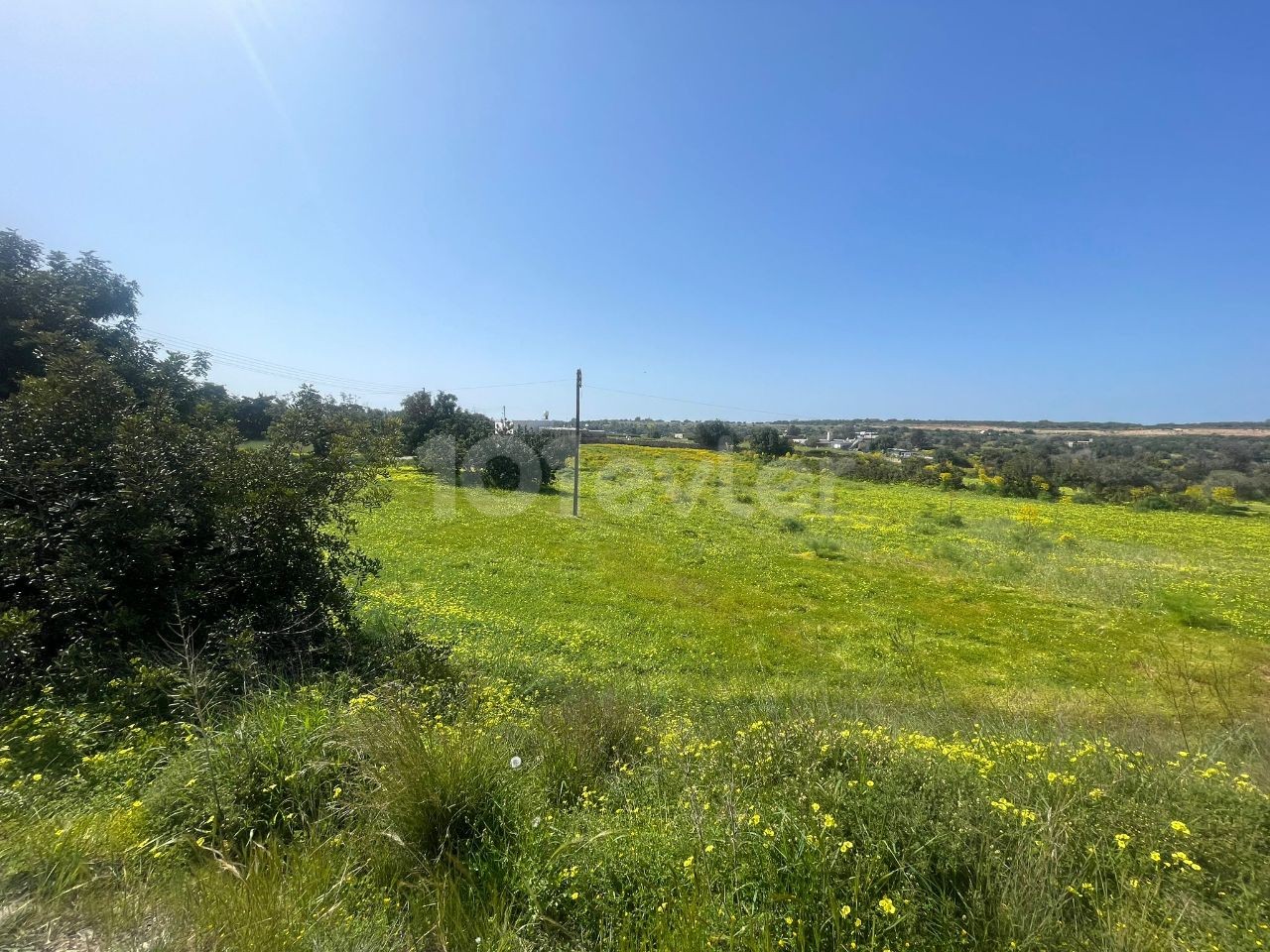 VILLA ON THE MAIN ROAD BETWEEN YEŞİLKÖY-YENI ERENKÖY, 5 DECLARES OF LAND SUITABLE FOR A GAS STATION