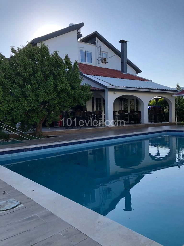 150 m von der Hauptstraße in Kyrenia Karaoglanoglu 4+1 Villa zum Verkauf in der Türkei ** 