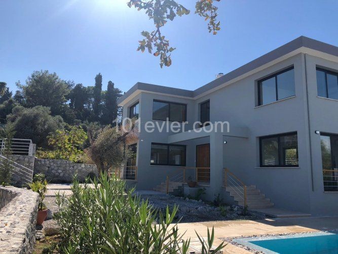 4+1 VILLA FOR SALE IN KYRENIA/CATALKOY WITHIN HALF A DONE LAND ** 