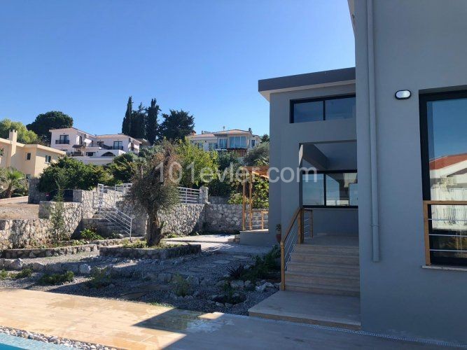 4+1 VILLA FOR SALE IN KYRENIA/CATALKOY WITHIN HALF A DONE LAND ** 