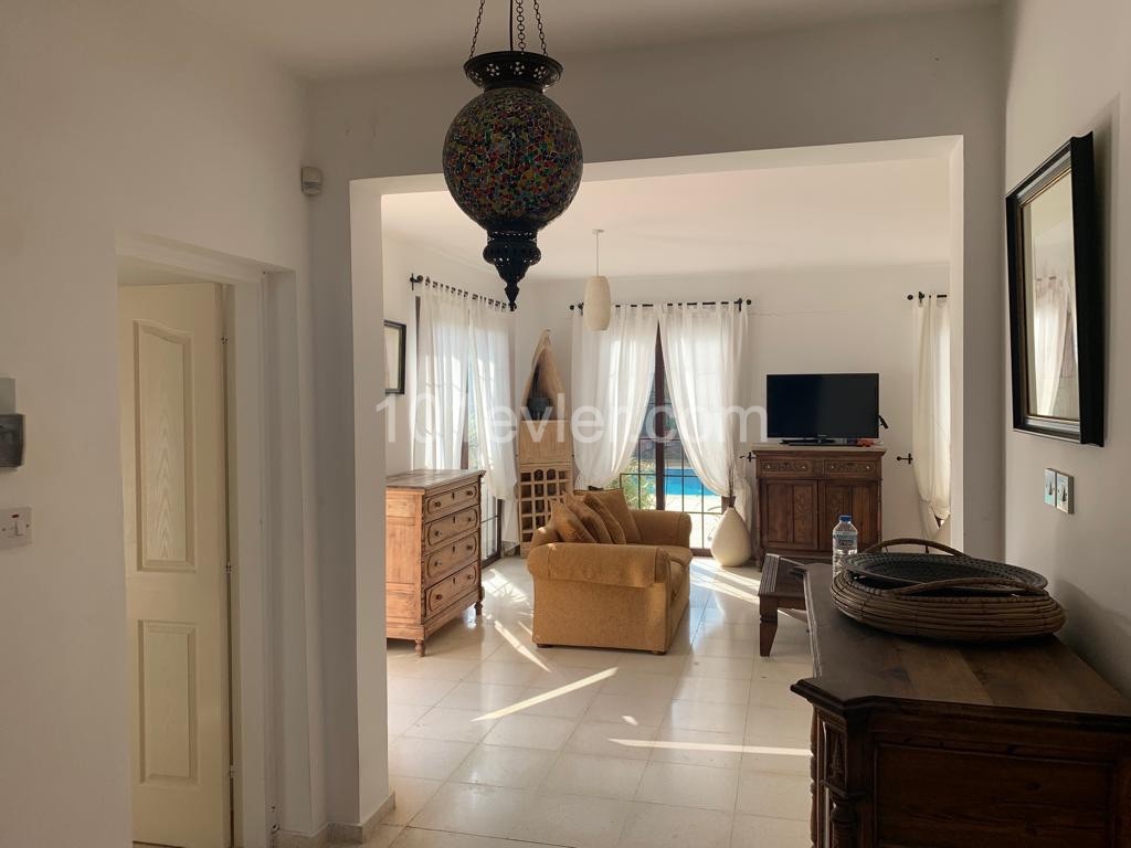 TÜRKEI 3+1 VILLA ZUM VERKAUF MIT GEMEINSCHAFTSPOOL IN KYRENIA/BELLAPAIS ** 