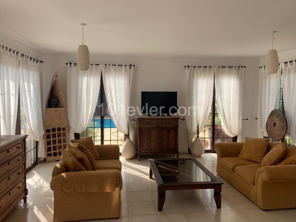 TÜRKEI 3+1 VILLA ZUM VERKAUF MIT GEMEINSCHAFTSPOOL IN KYRENIA/BELLAPAIS ** 