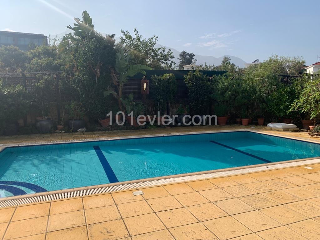 TÜRKEI 3+1 VILLA ZUM VERKAUF MIT GEMEINSCHAFTSPOOL IN KYRENIA/BELLAPAIS ** 