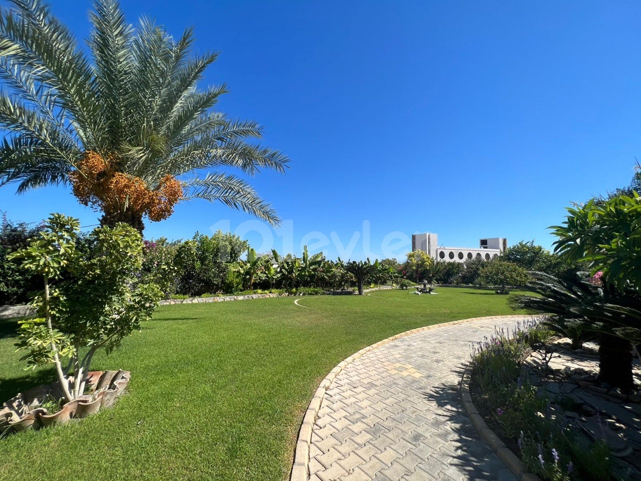 3 + 1 Villa for Sale with Private Pool, Made in Girne Lapta, Turkey ** 