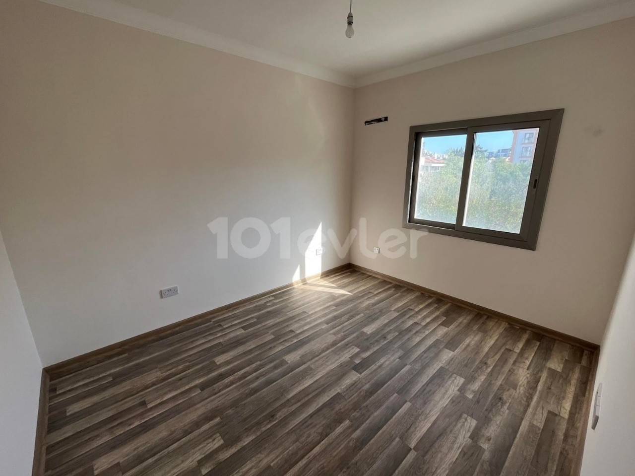 Girne Merkez'de Tüm Masraflar Ödenmiş Satılık 2+1 Daire