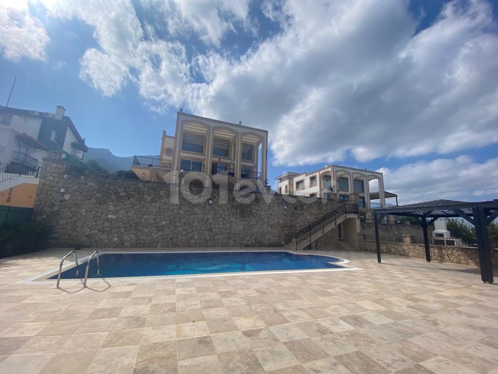 Unsealable Mountain Sea View Villa on 800 m² Land in Girne/Bellapais