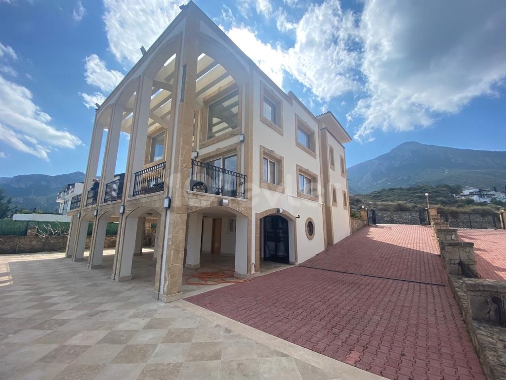 Unsealable Mountain Sea View Villa on 800 m² Land in Girne/Bellapais