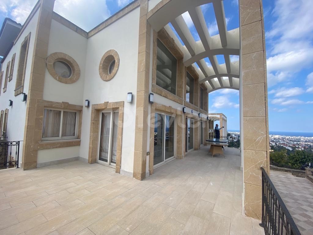 Unsealable Mountain Sea View Villa on 800 m² Land in Girne/Bellapais