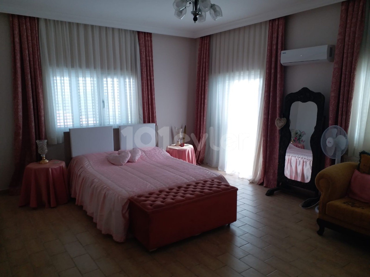 Villa for Sale in Ezic Restaurant Area in Kyrenia/Lapta