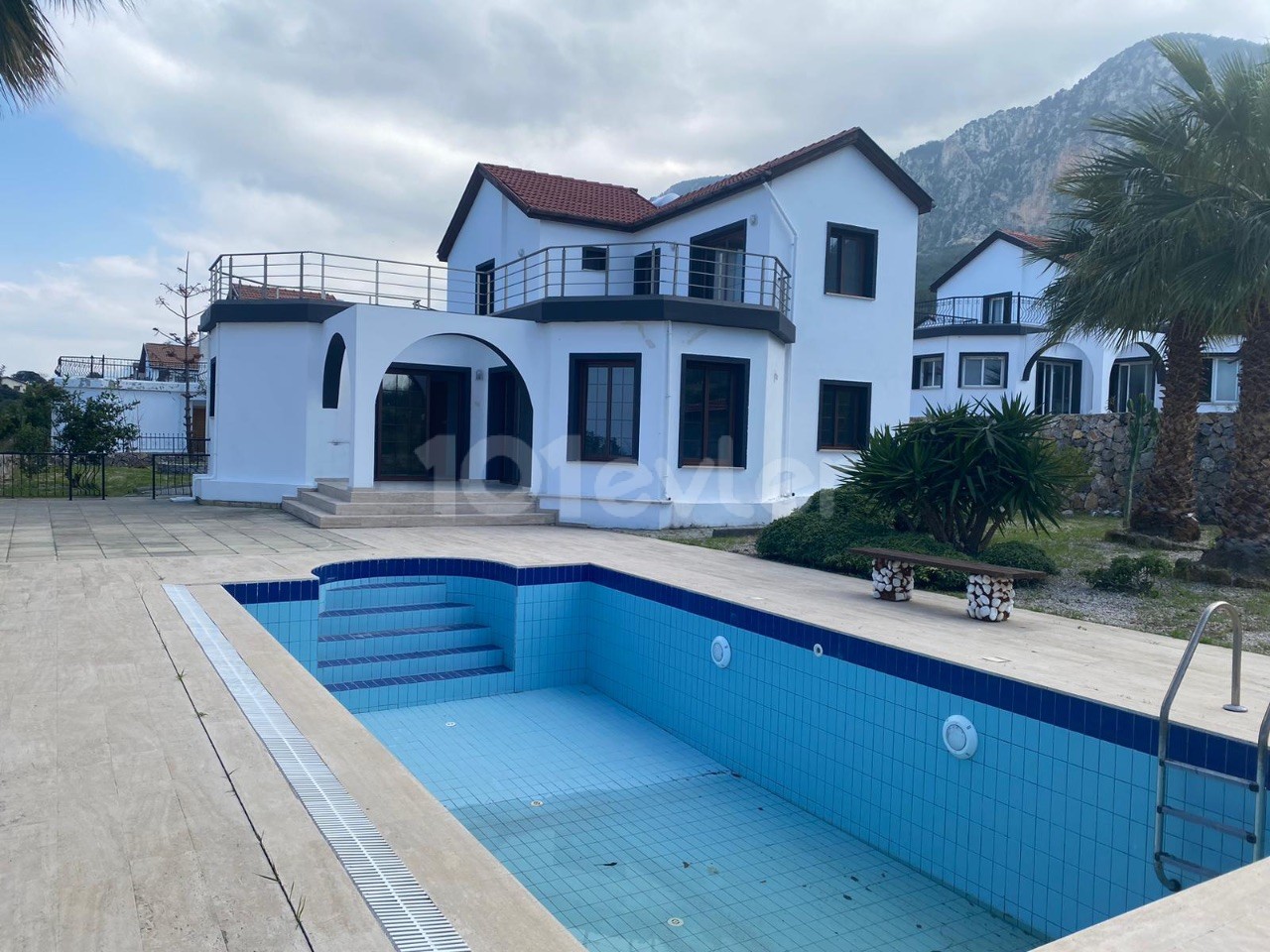 Zu verkaufen 4+1 Villa mit privatem Pool in Kyrenia/Lapta