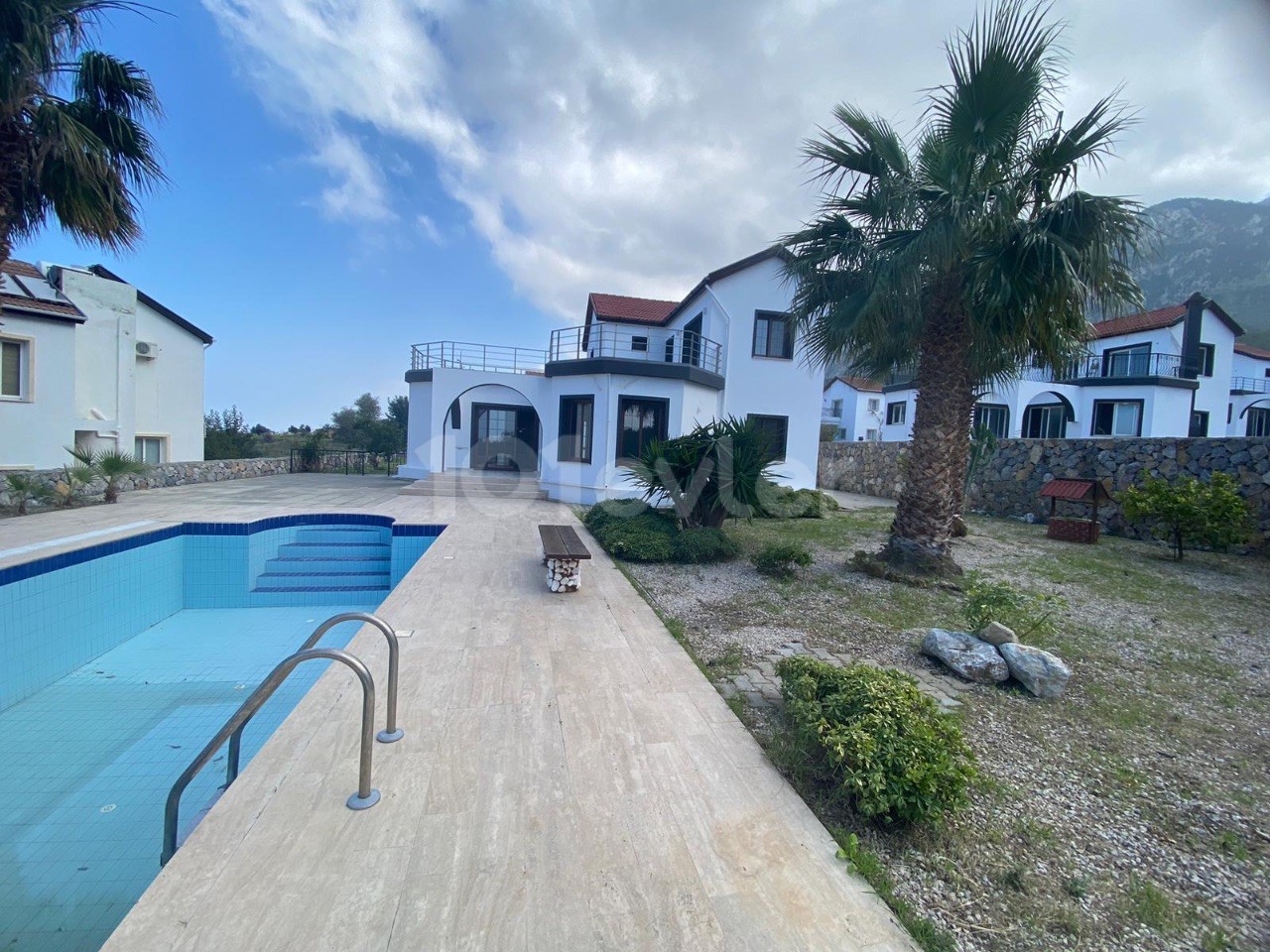 Zu verkaufen 4+1 Villa mit privatem Pool in Kyrenia/Lapta