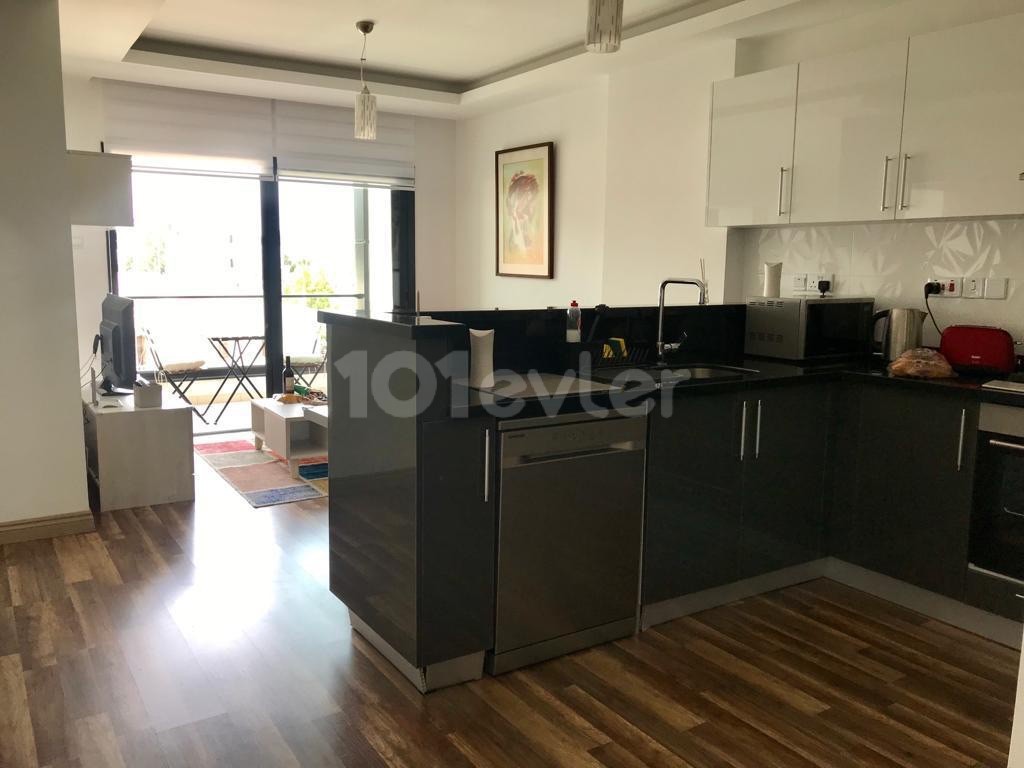 Wohnung zu vermieten in einem stilvollen Apartment im Zentrum von Kyrenia. Kontakt: 0539 104 78 38