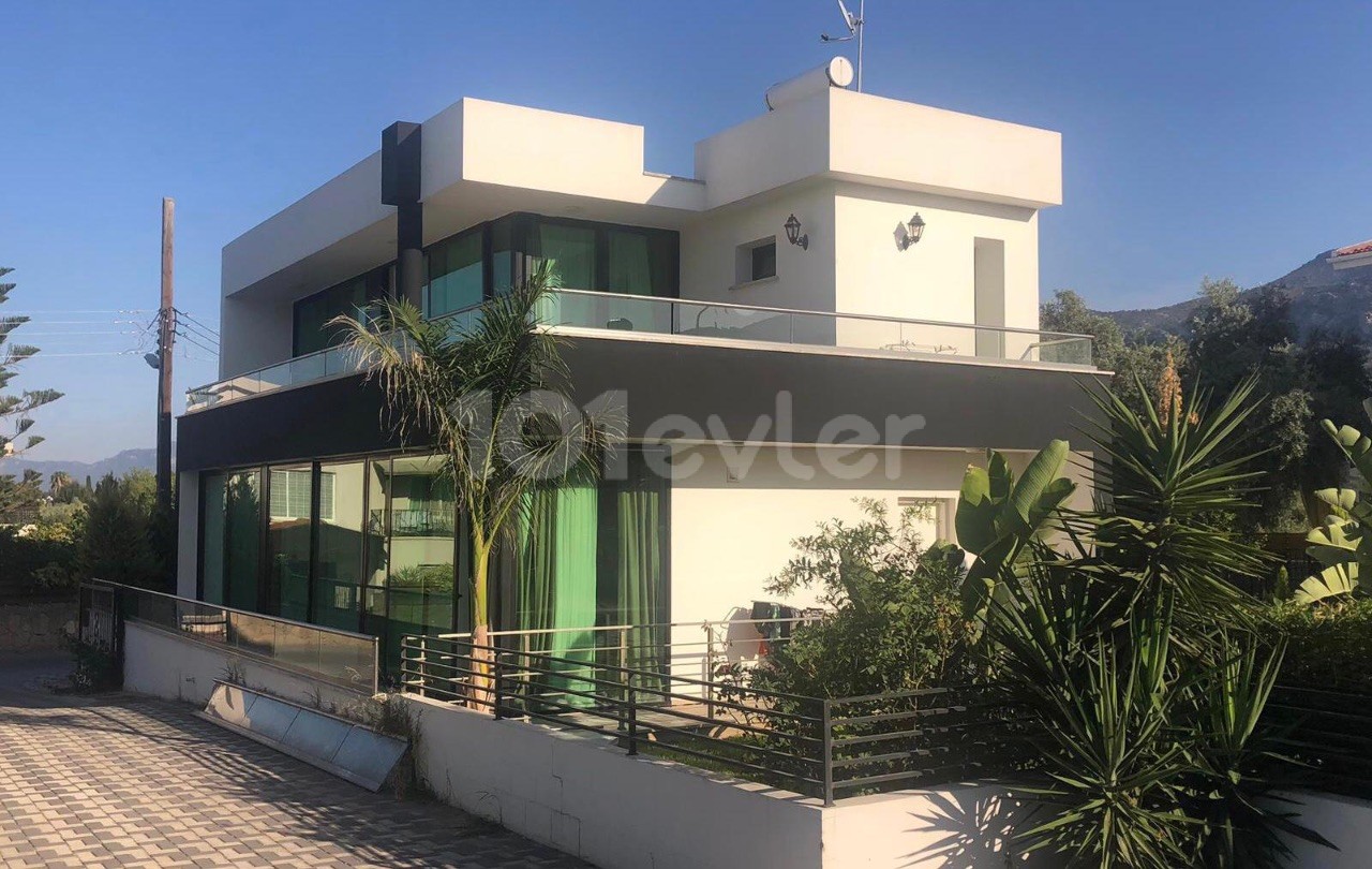 Girne/Ozanköy'de Satılık Modern Villa