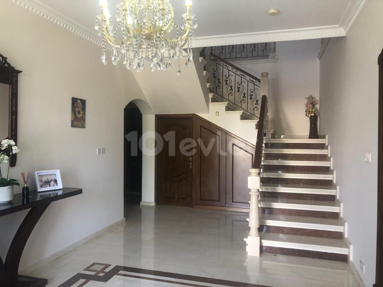 Mansion for Sale in Kyrenia/Edremit, within 3 acres of 3 houses