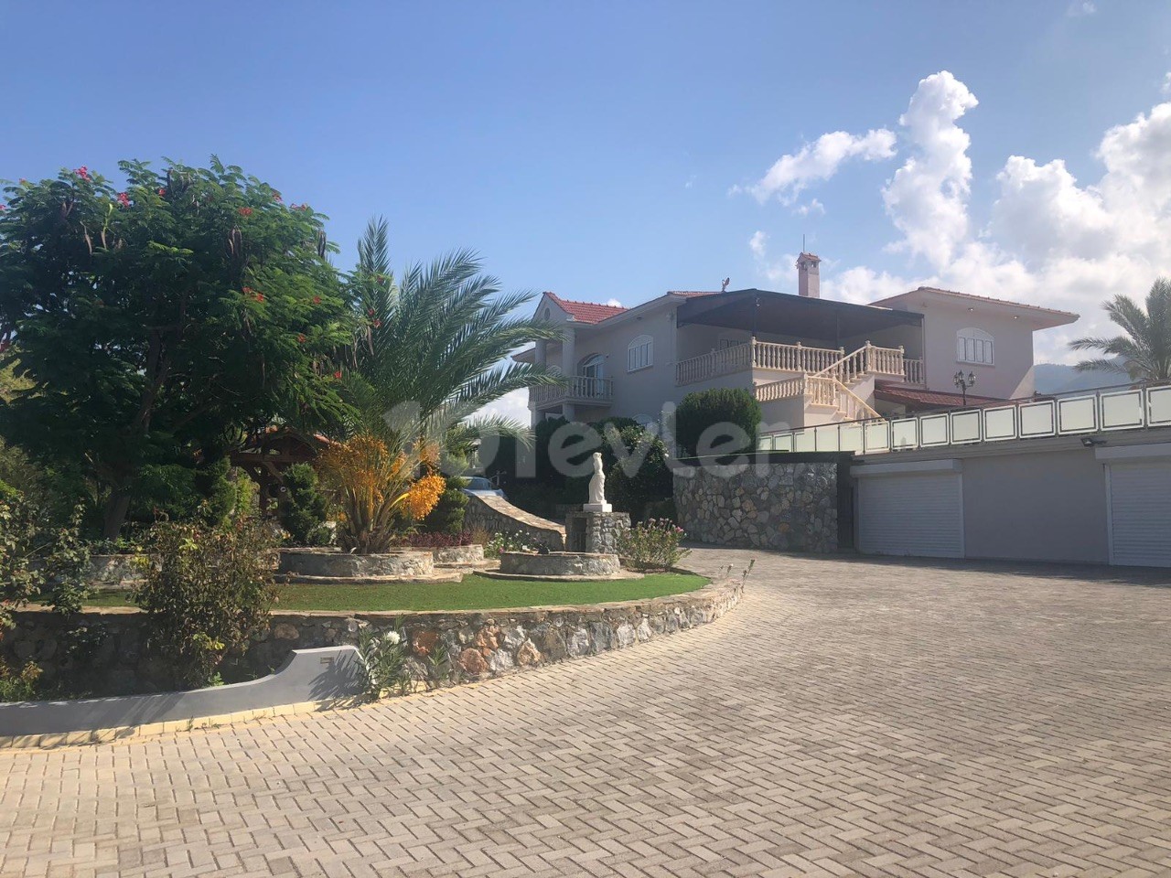 Mansion for Sale in Kyrenia/Edremit, within 3 acres of 3 houses