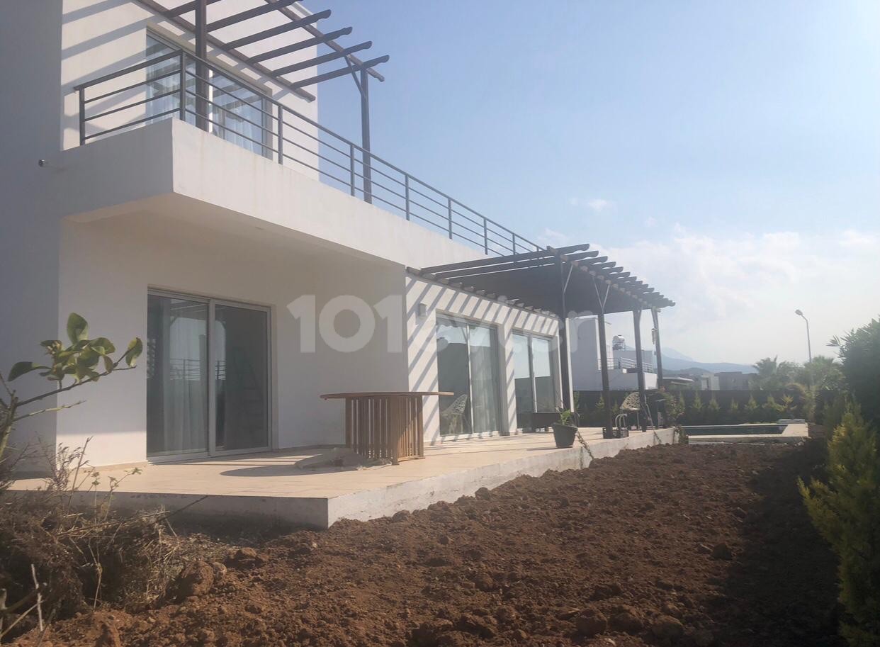 Villa mit privatem Pool zum Verkauf in der Gegend von Kyrenia/Bahçeli...