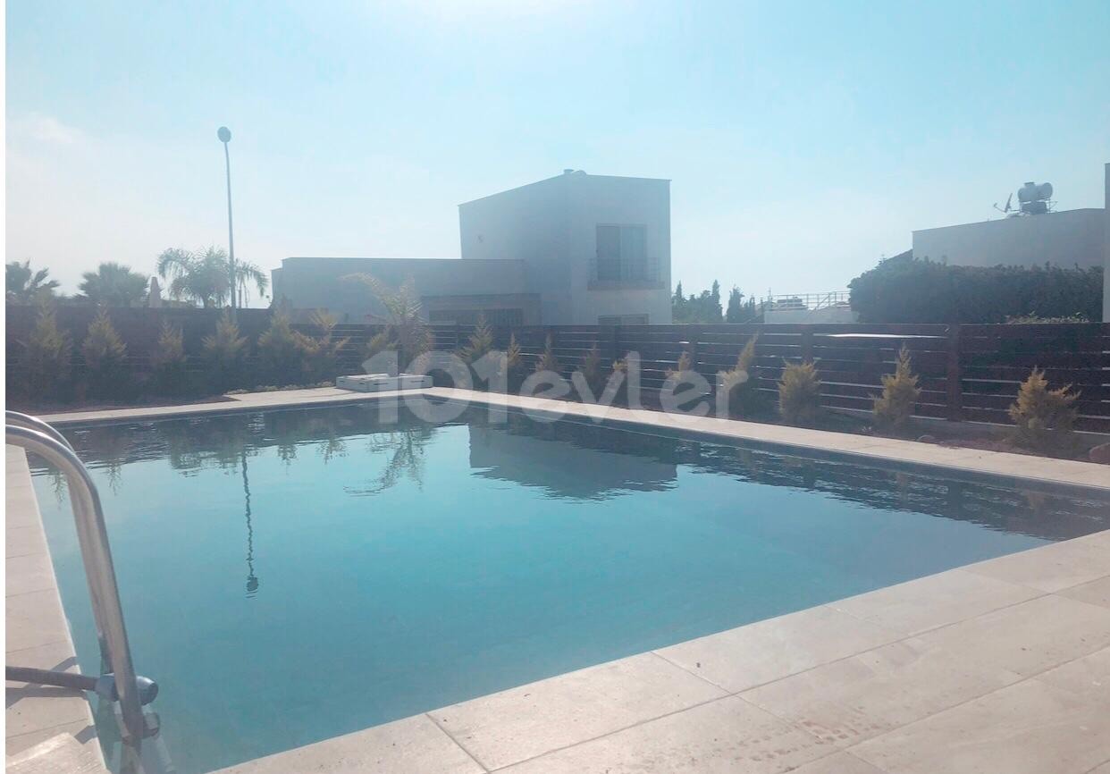 Villa mit privatem Pool zum Verkauf in der Gegend von Kyrenia/Bahçeli...