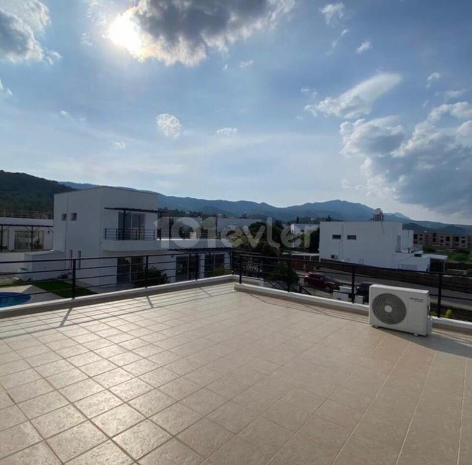 Girne/Bahçeli bölgesinde satılık özel havuzlu villa...