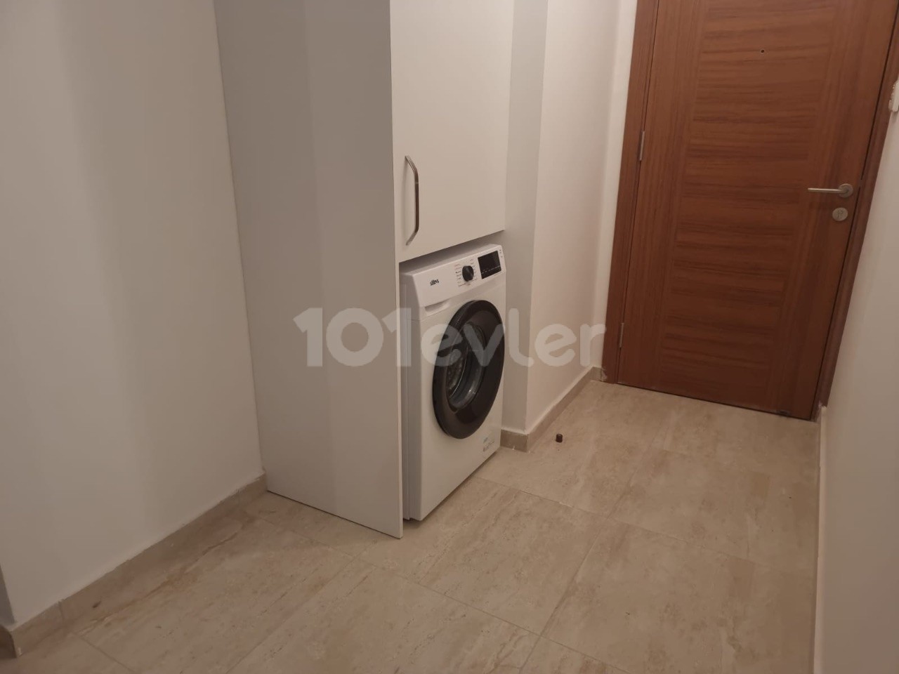 Girne Merkez okullar bölgesinde, sıfırEşyalı, yeni Kiralık 2+1 Daire