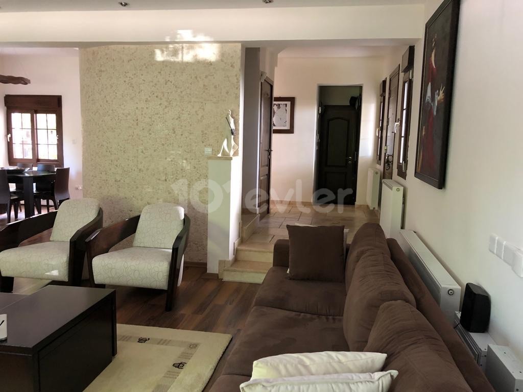 Girne/Alsancak’ta Satılık 3+1 Vila