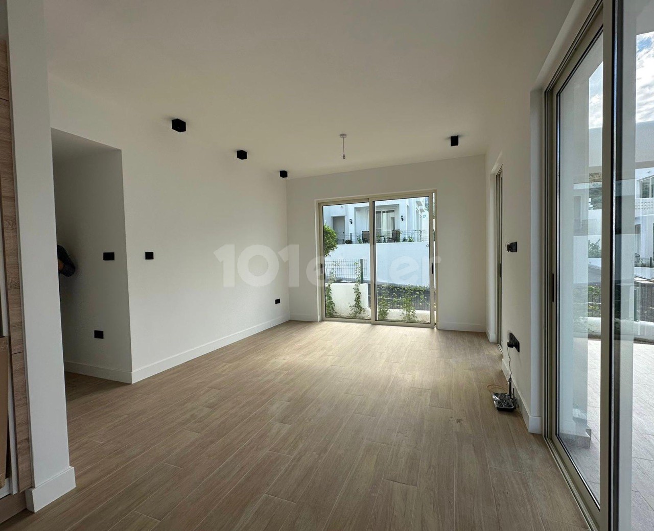 2+1 Flat for Sale in Kyrenia/Alsancak