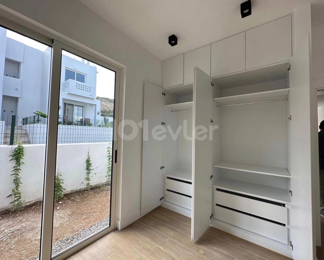 2+1 Flat for Sale in Kyrenia/Alsancak