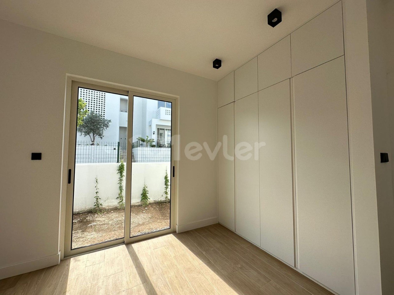 2+1 Flat for Sale in Kyrenia/Alsancak