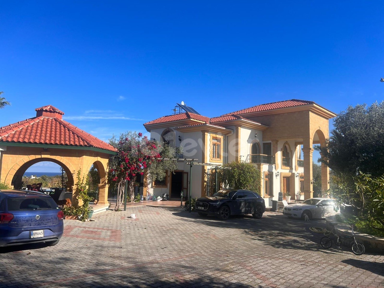 Villa for Sale on 6.5 Decares in Kyrenia/Edremit