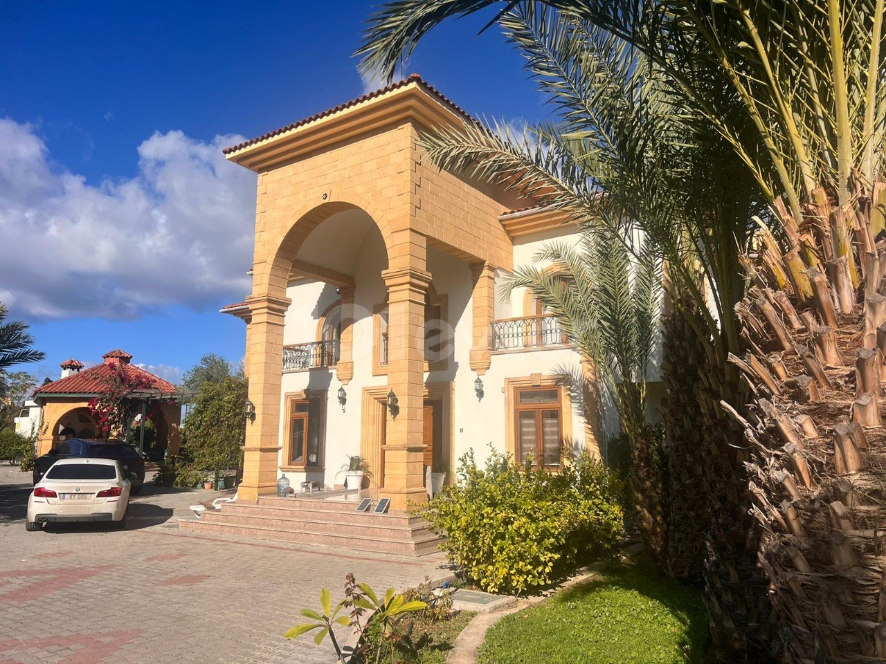 Villa zum Verkauf auf 6,5 Dekar in Kyrenia/Edremit