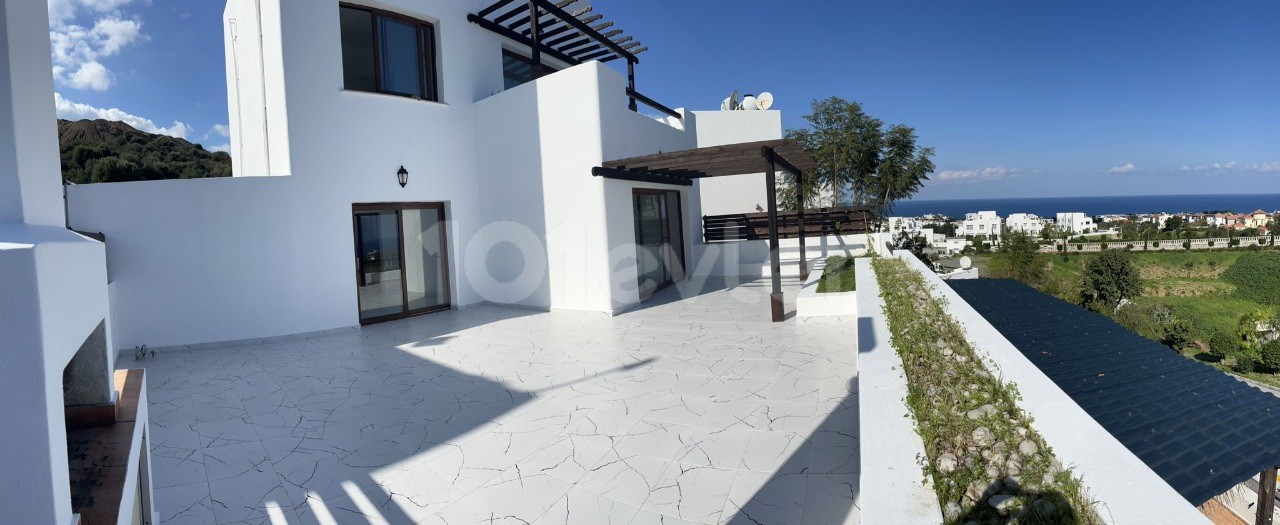 3+1 Maisonette-Wohnung zum Verkauf auf einem Grundstück mit Pool in Alsancak, Kyrenia
