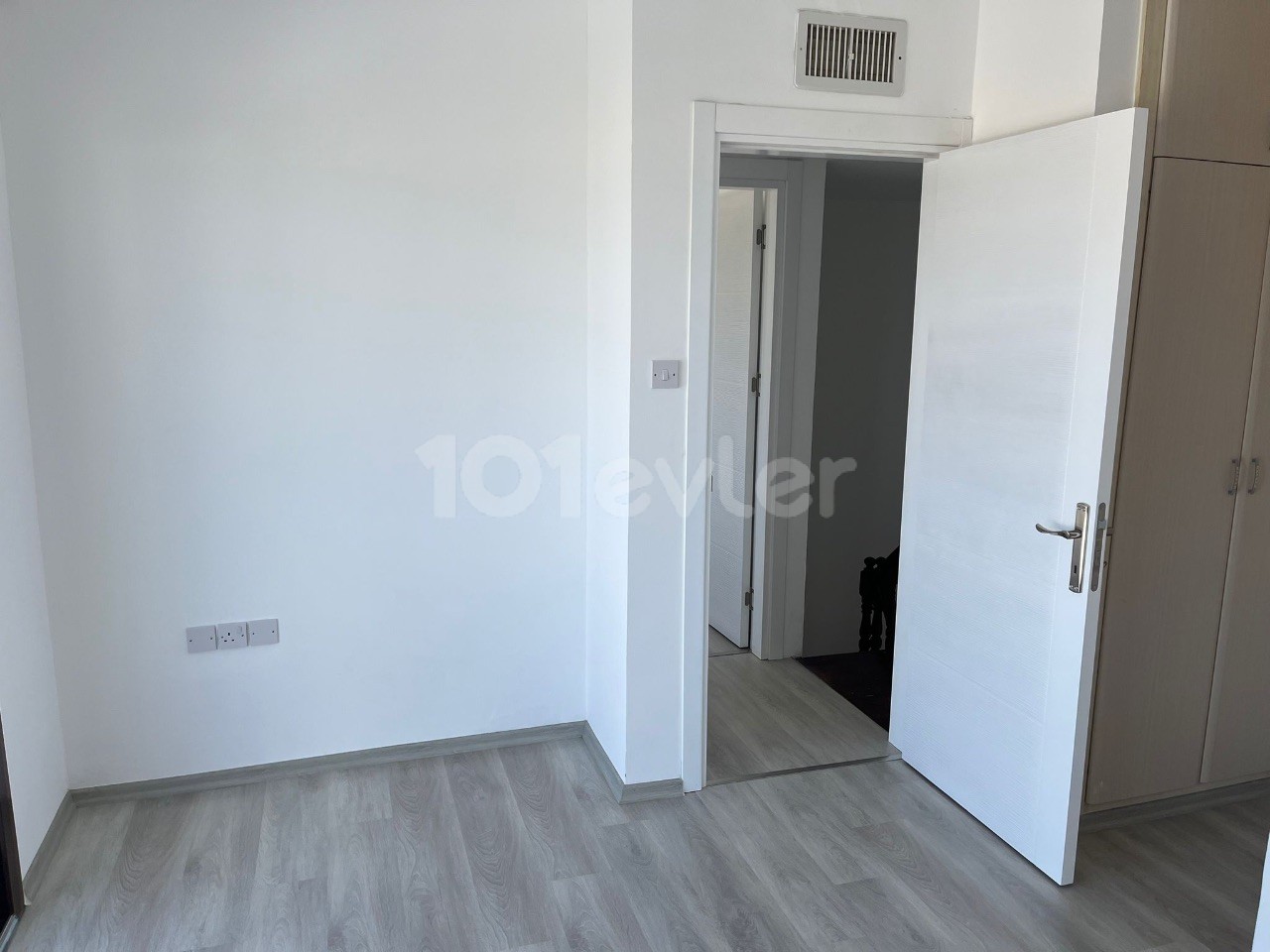 3+1 Duplex Flat for Sale in a Site with Pool in Alsancak, Kyrenia