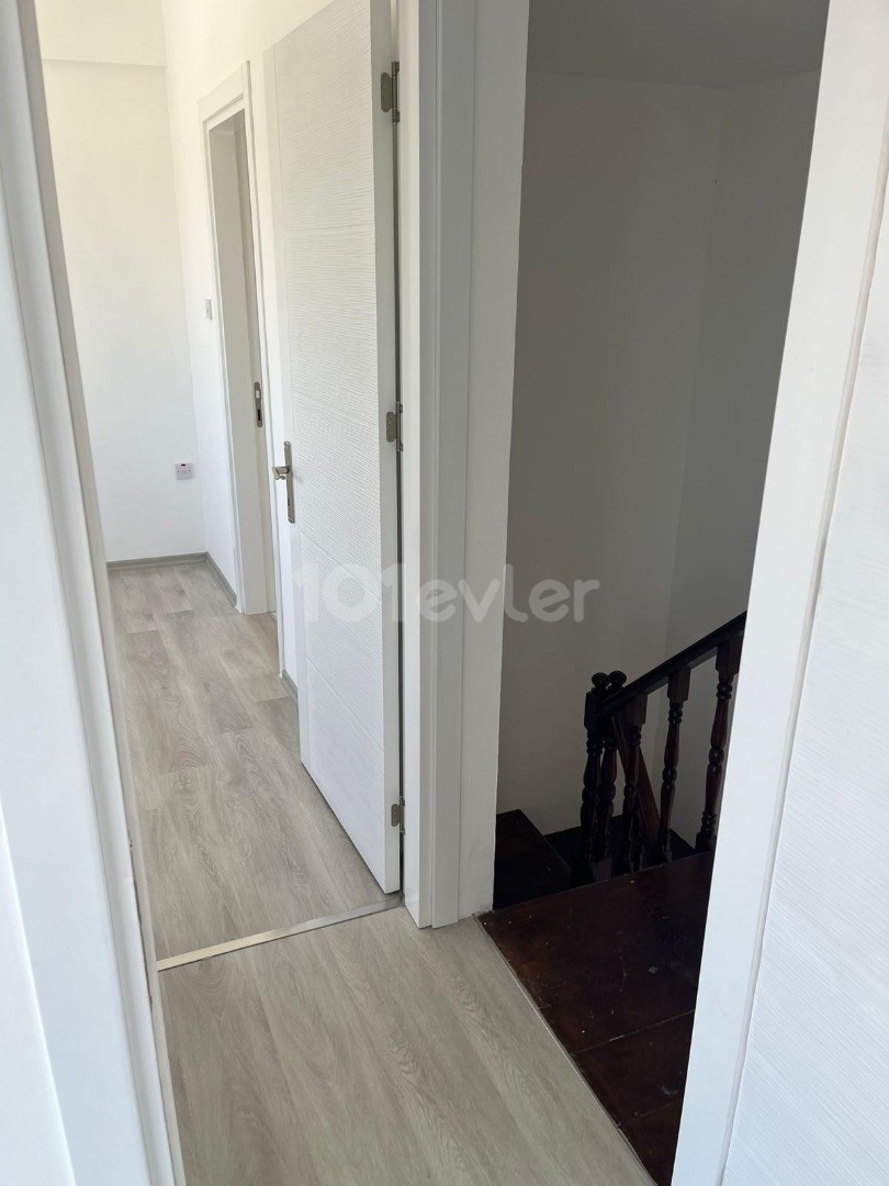 Girne Alsancak'ta Havuzlu Sitede Satılık 3+1 Dubleks Daire