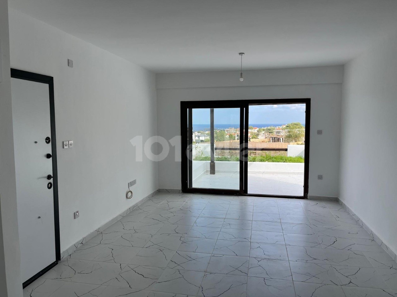 3+1 Maisonette-Wohnung zum Verkauf auf einem Grundstück mit Pool in Alsancak, Kyrenia