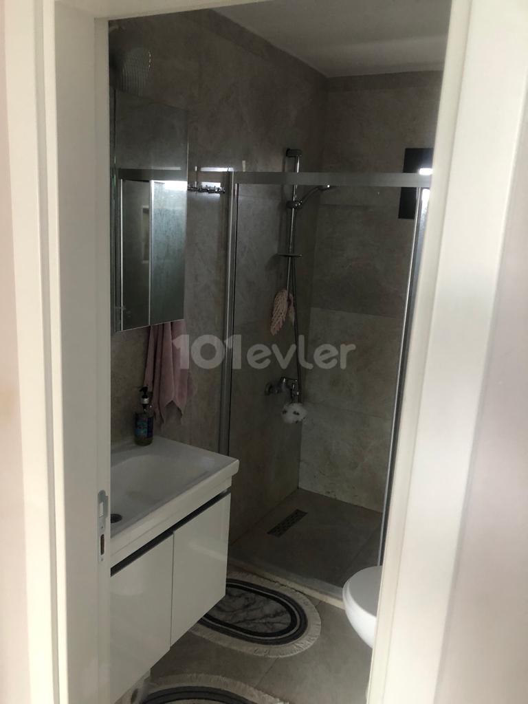 Luxuriöse möblierte Wohnung zum Verkauf auf einem Grundstück mit Pool in Kyrenia/Alsancak