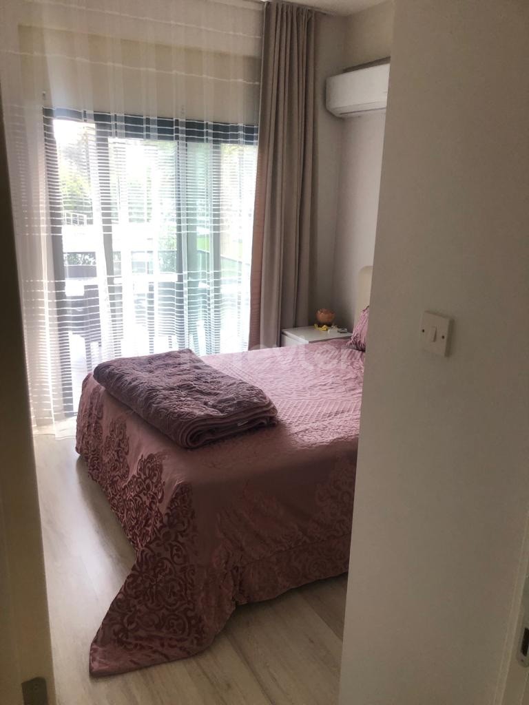 Luxuriöse möblierte Wohnung zum Verkauf auf einem Grundstück mit Pool in Kyrenia/Alsancak