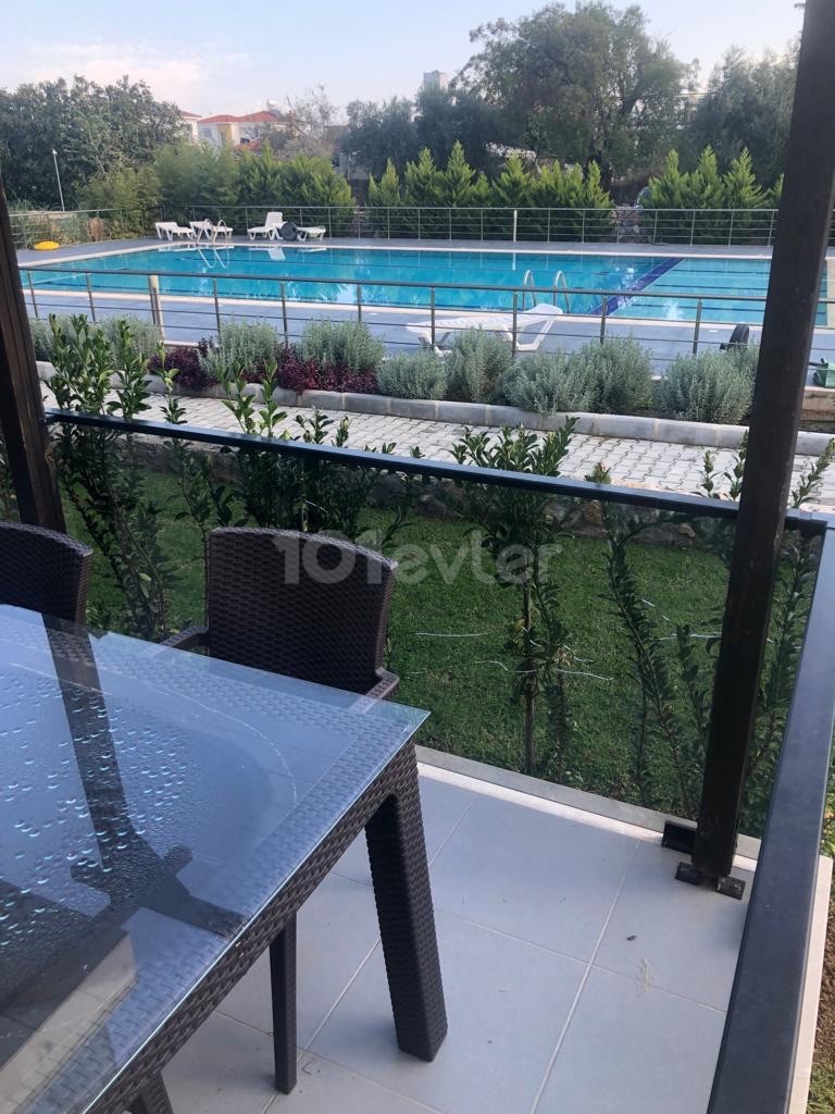 Роскошная меблированная квартира на продажу на участке с бассейном в Кирении/Алсанджаке