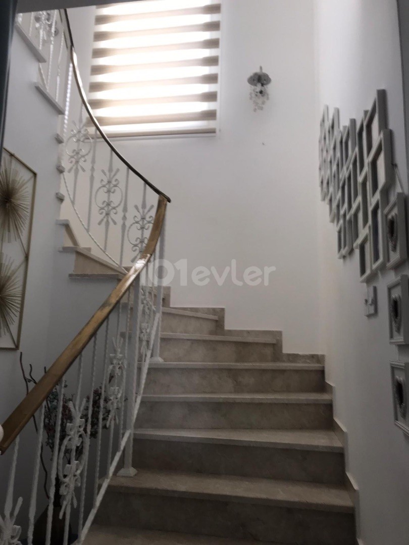 Girne/Alsancak'ta Satılık 3+1 Villa