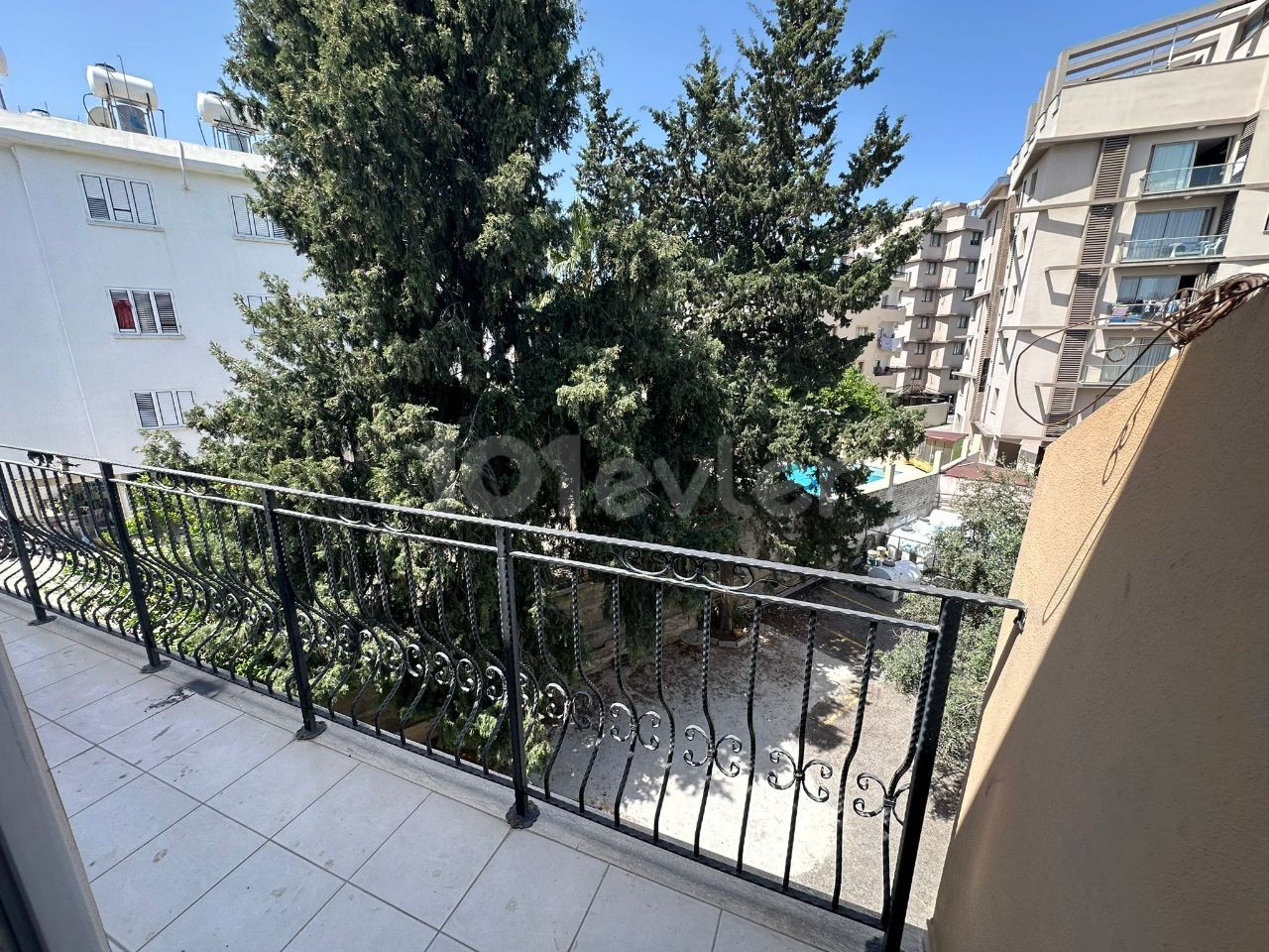 Turkish made, renovated flat for sale in Kyrenia central snow market area..