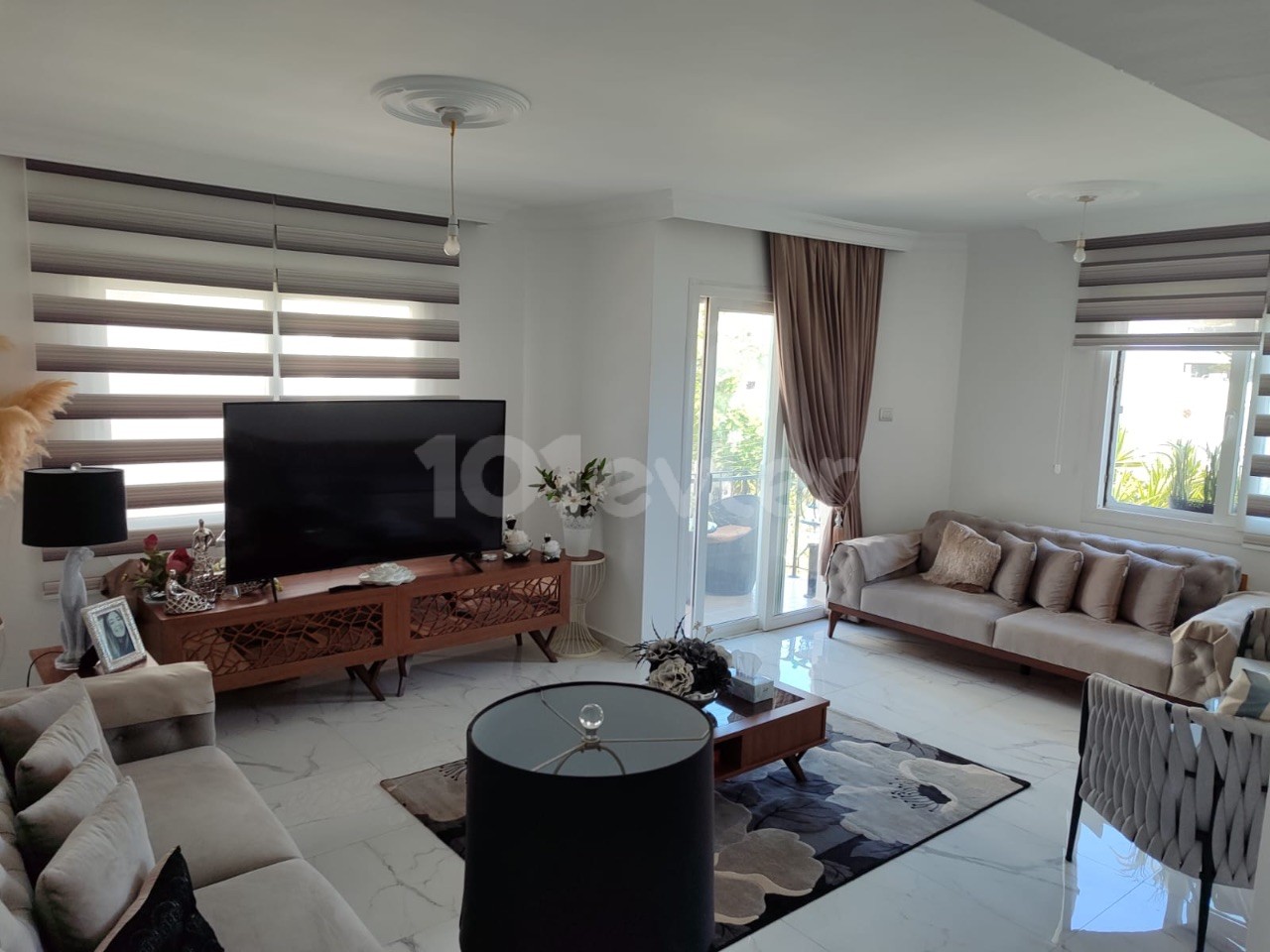3+1 Wohnung mit türkischem Titel zum Verkauf im Kyrenia Center